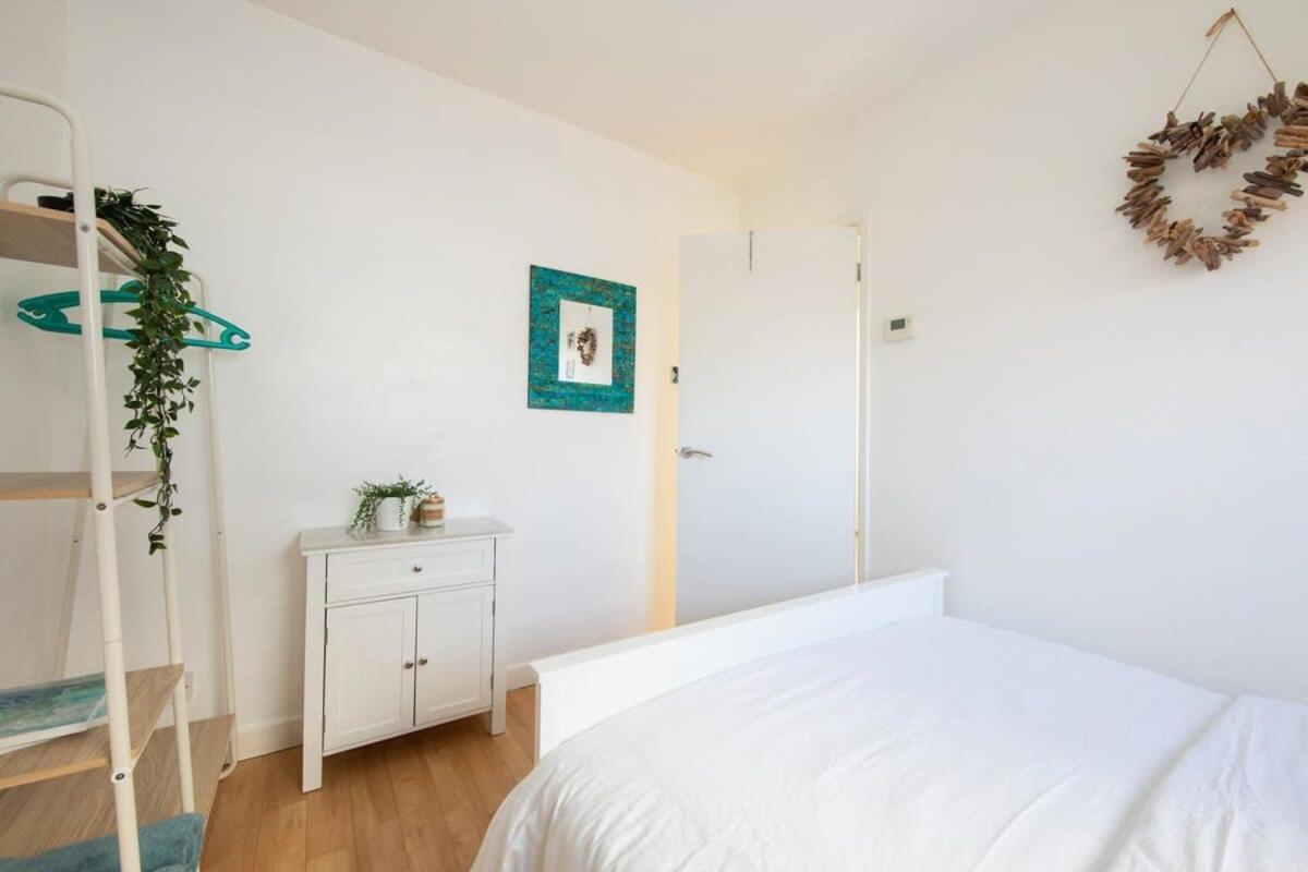Sunny & Modern Near The Beach & Village W Parking East Wittering Exteriör bild